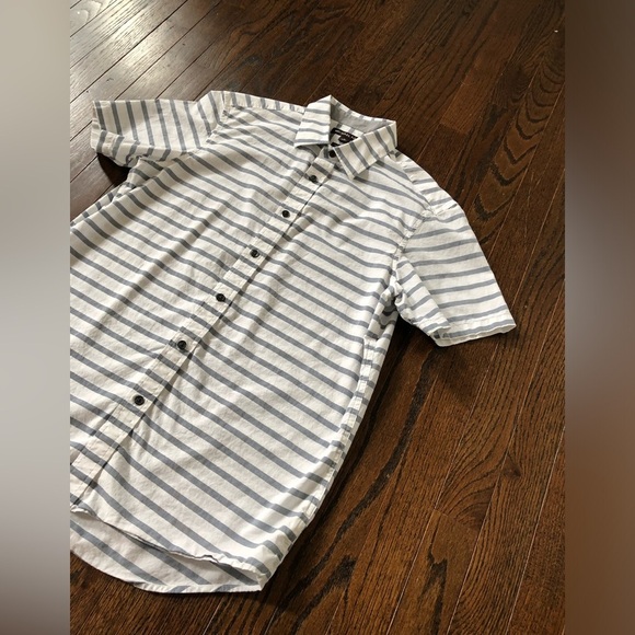 *EUC* Michael Kors Men’s M White/Blue Striped Short-Sleeved Button-Down Shirt - Picture 2 of 10